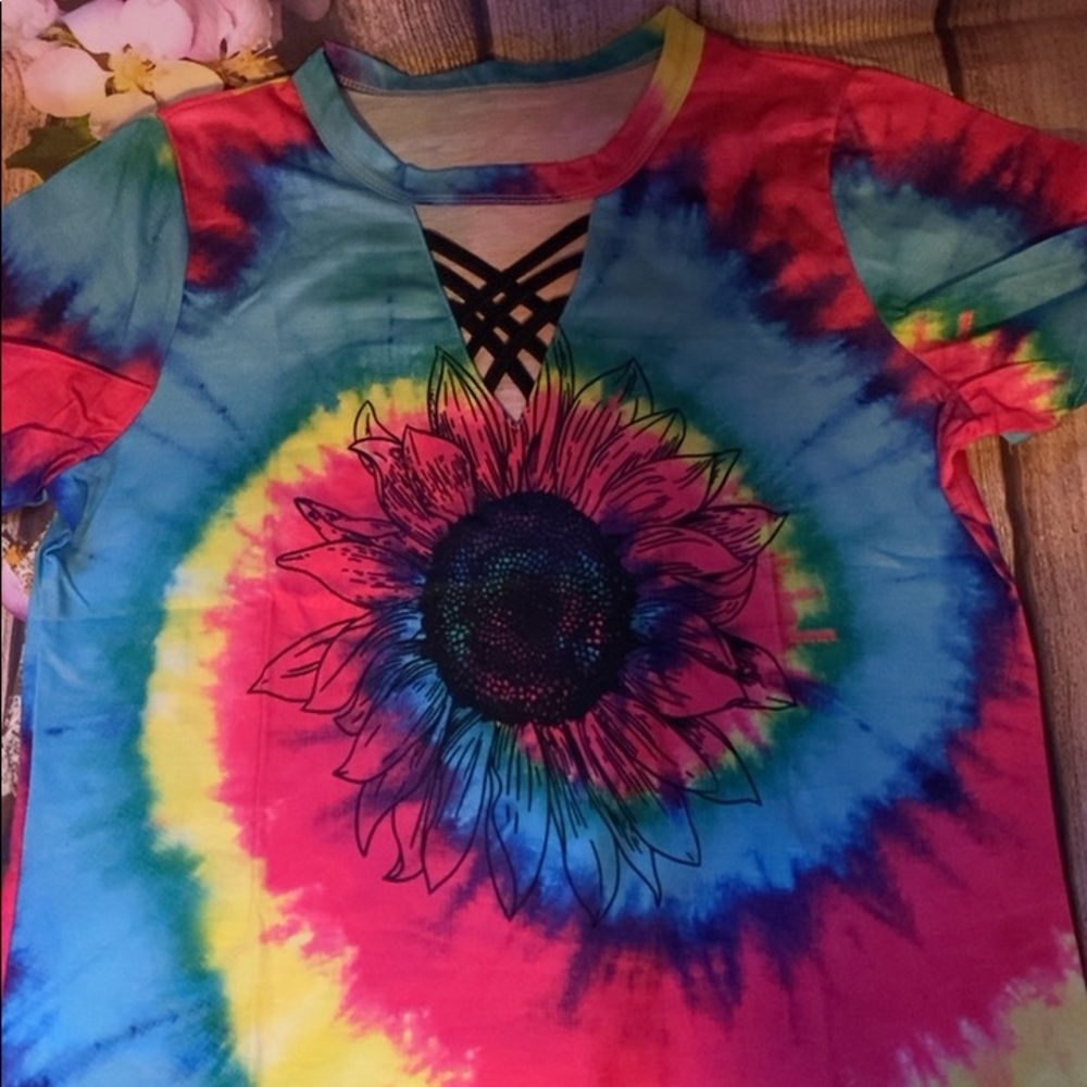 Tie dye sunflower tee
